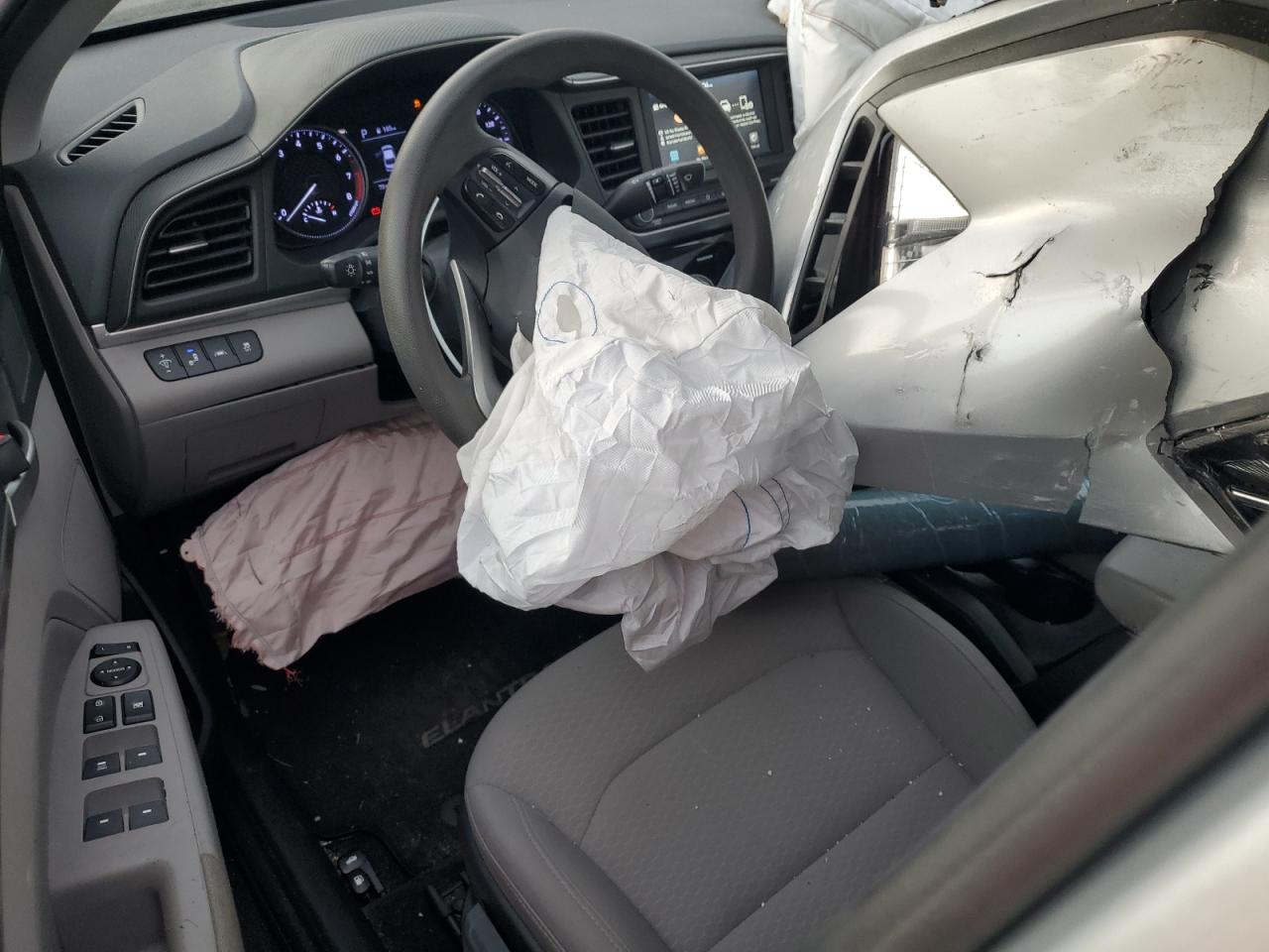 2019 Hyundai Elantra - Image 8