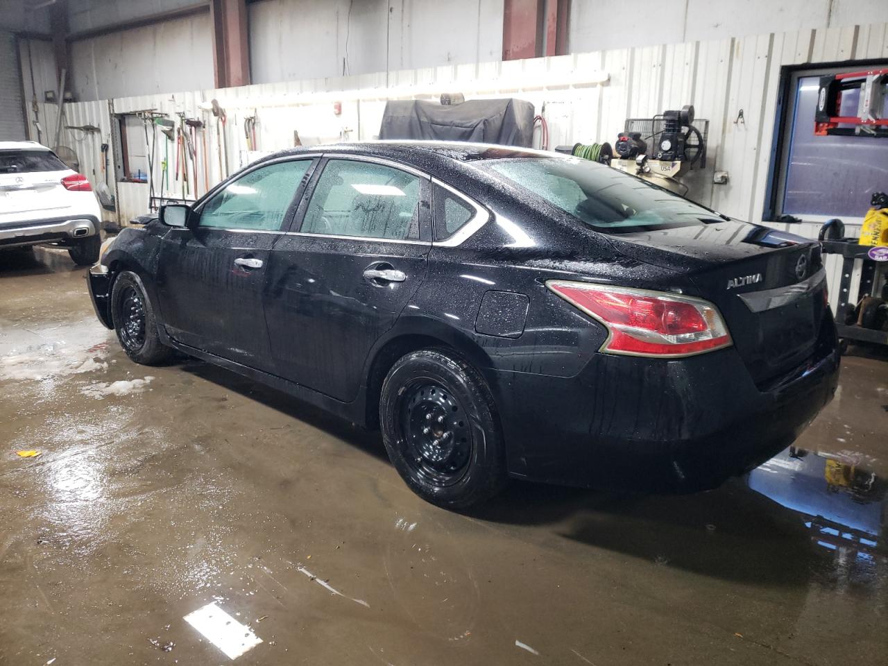 2015 Nissan Altima - Image 2