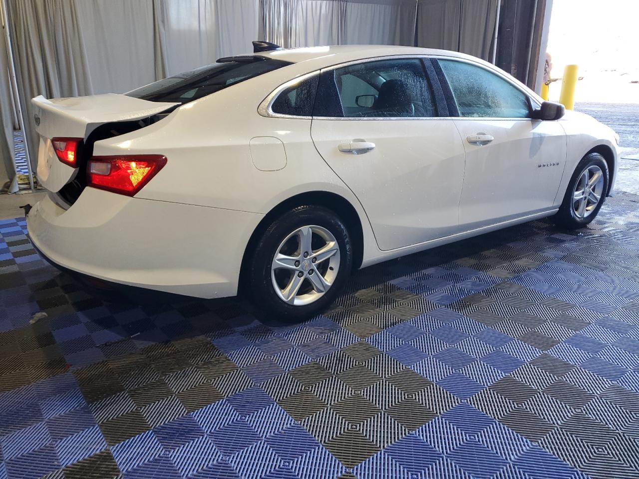 2022 Chevrolet Malibu - Image 3