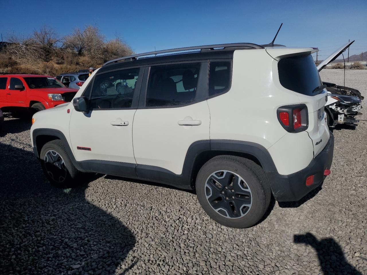 VIN ZACCJBCT9FPB98088 2015 JEEP RENEGADE no.2