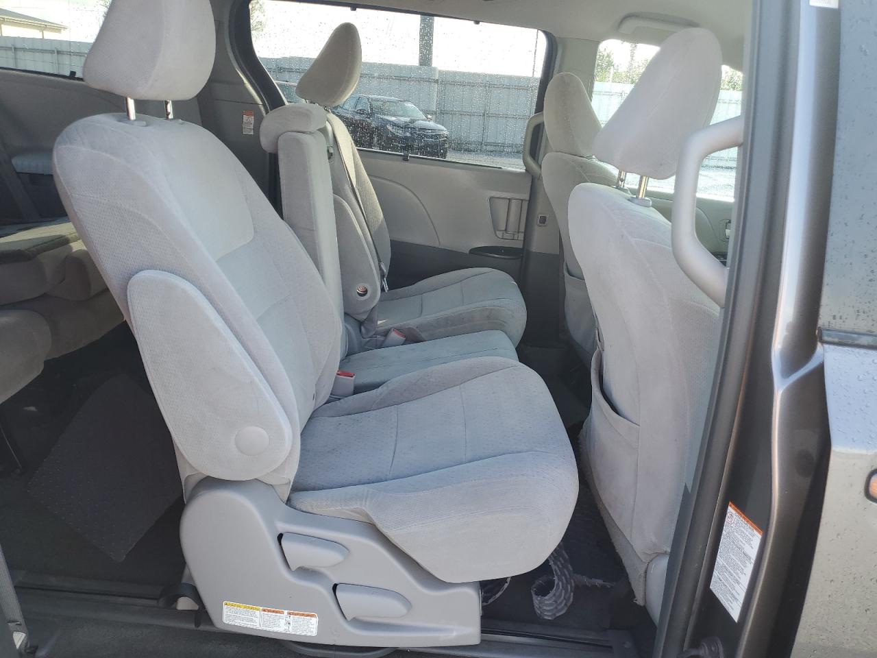 2015 Toyota Sienna - Image 11
