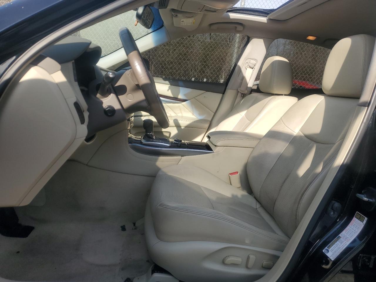 2016 Infiniti Q70 - Image 7