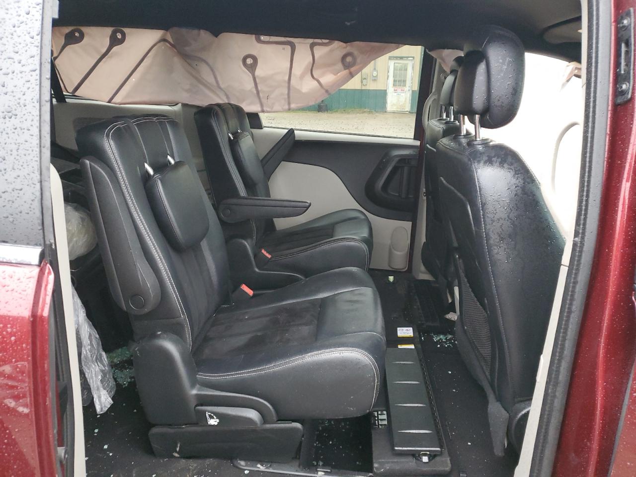 2017 Dodge Caravan - Image 10