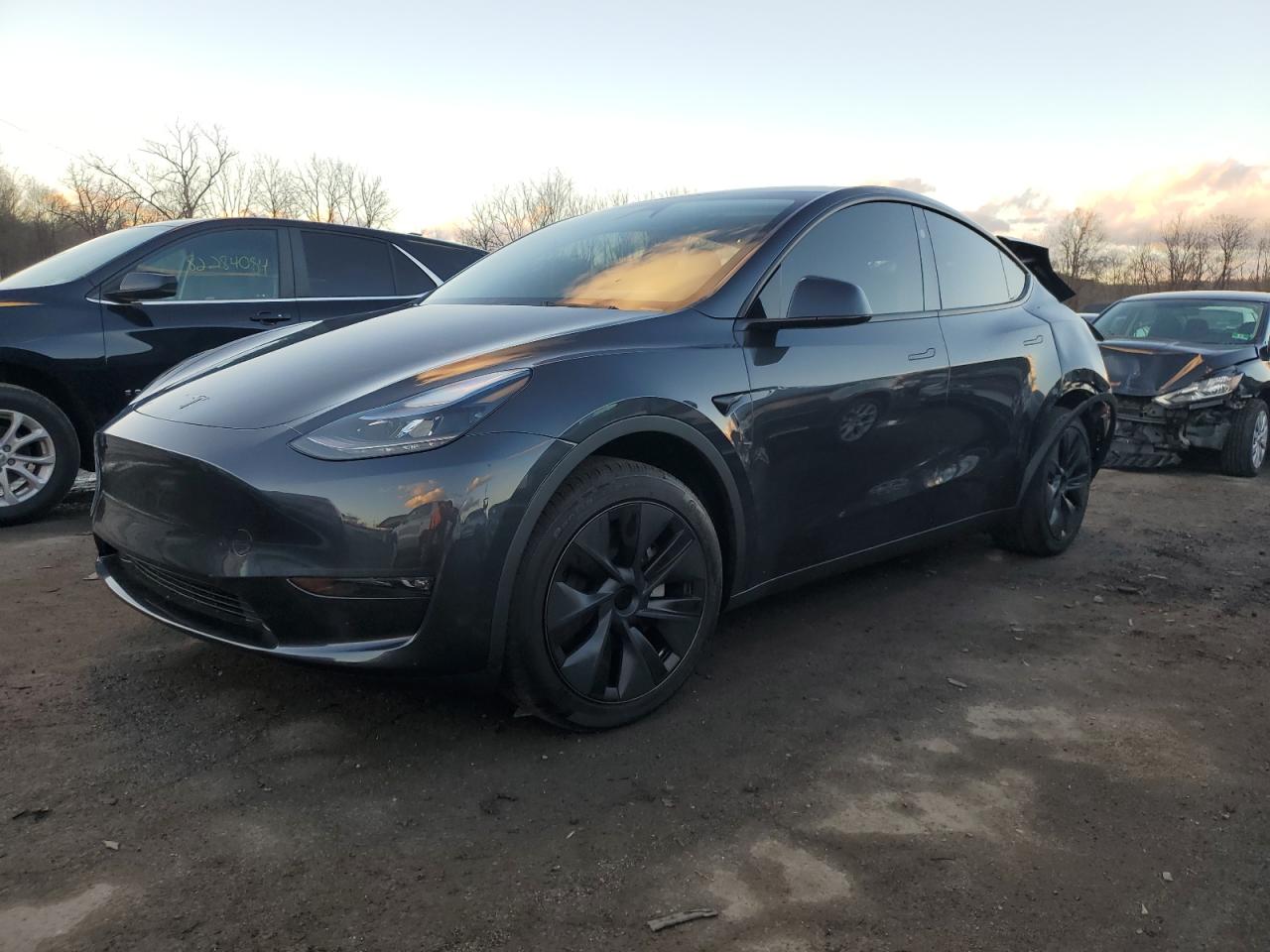 VIN 7SAYGAEE4RF207551 2024 TESLA MODEL Y no.1