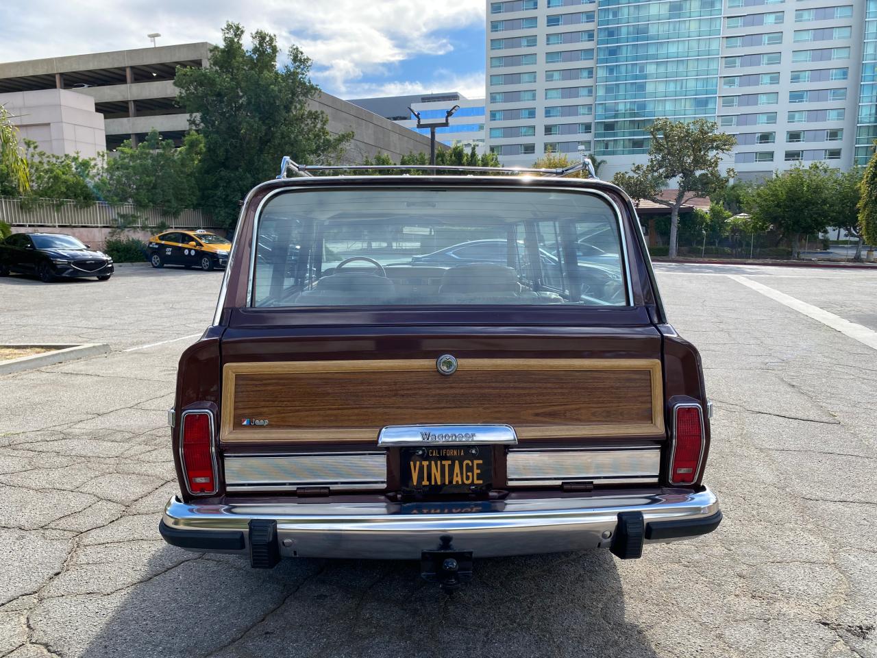 1984 Jeep Grand Wagoneer VIN: 1JCNJ15N6ET002630 Lot: 81090124