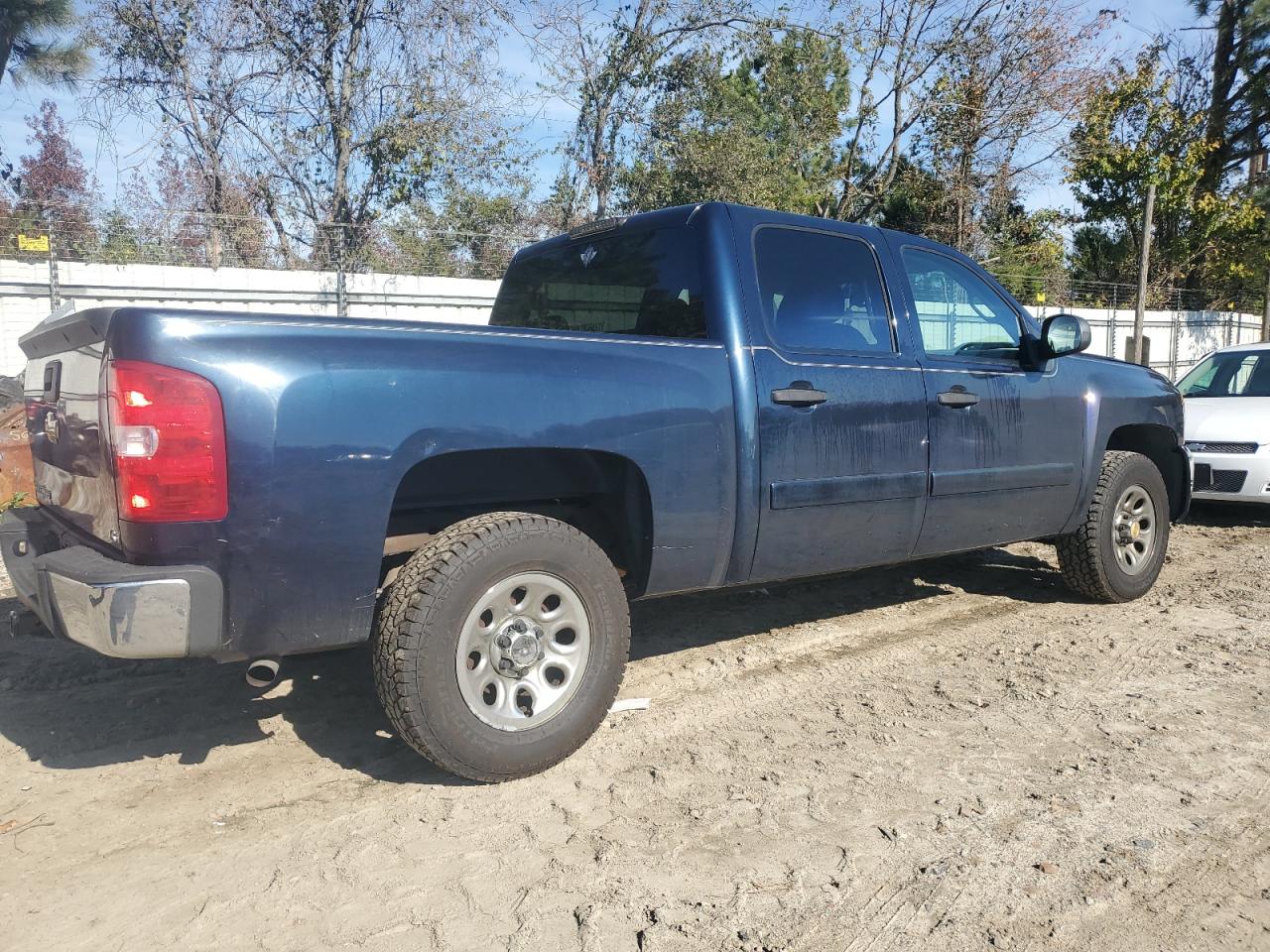 2008 Chevrolet Silverado - Image 3