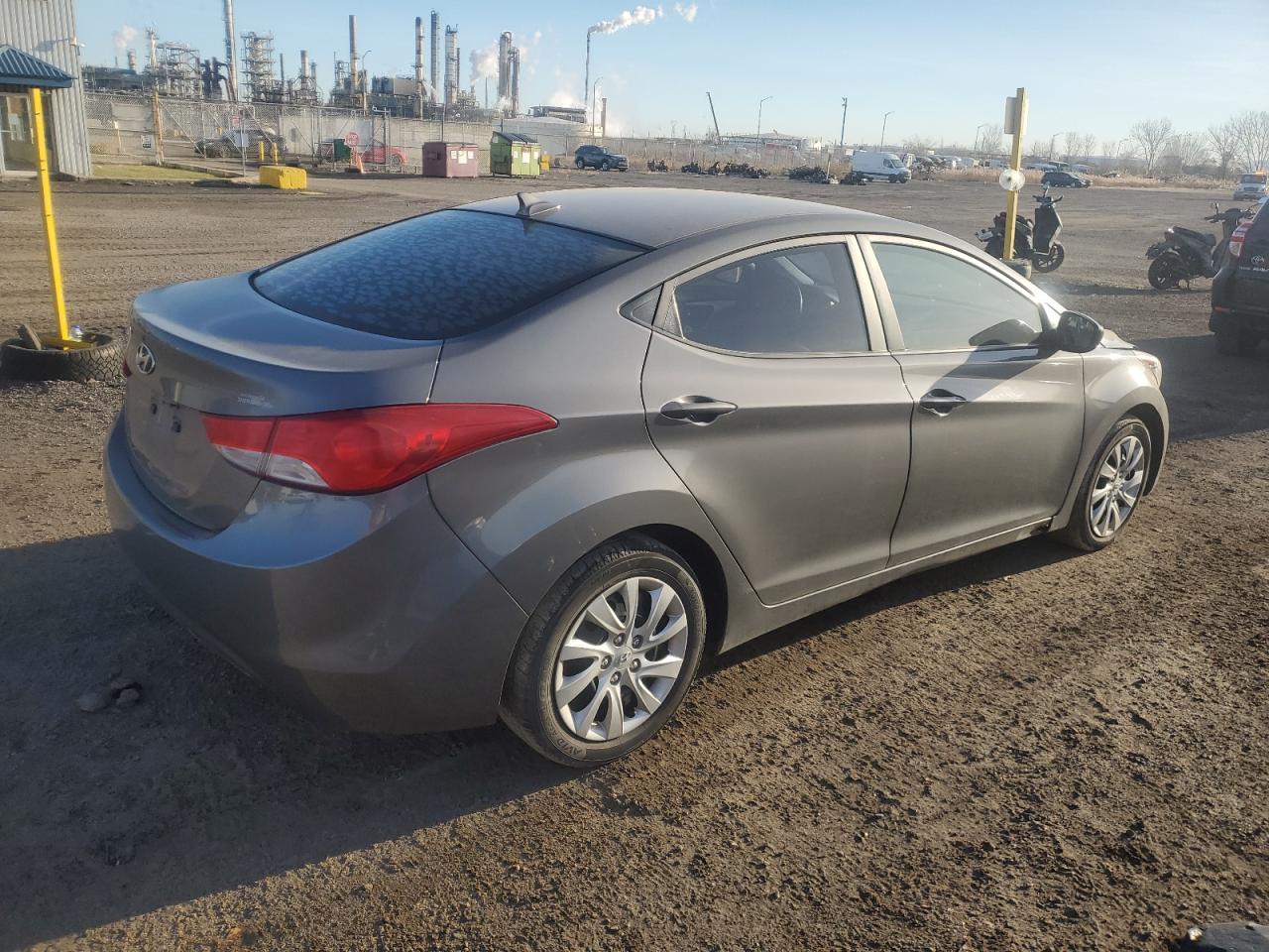 2013 Hyundai Elantra - Image 3