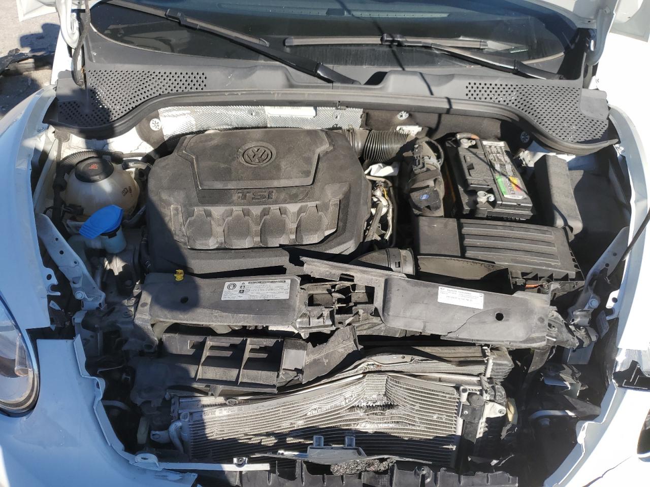 2018 Volkswagen Beetle - Image 11