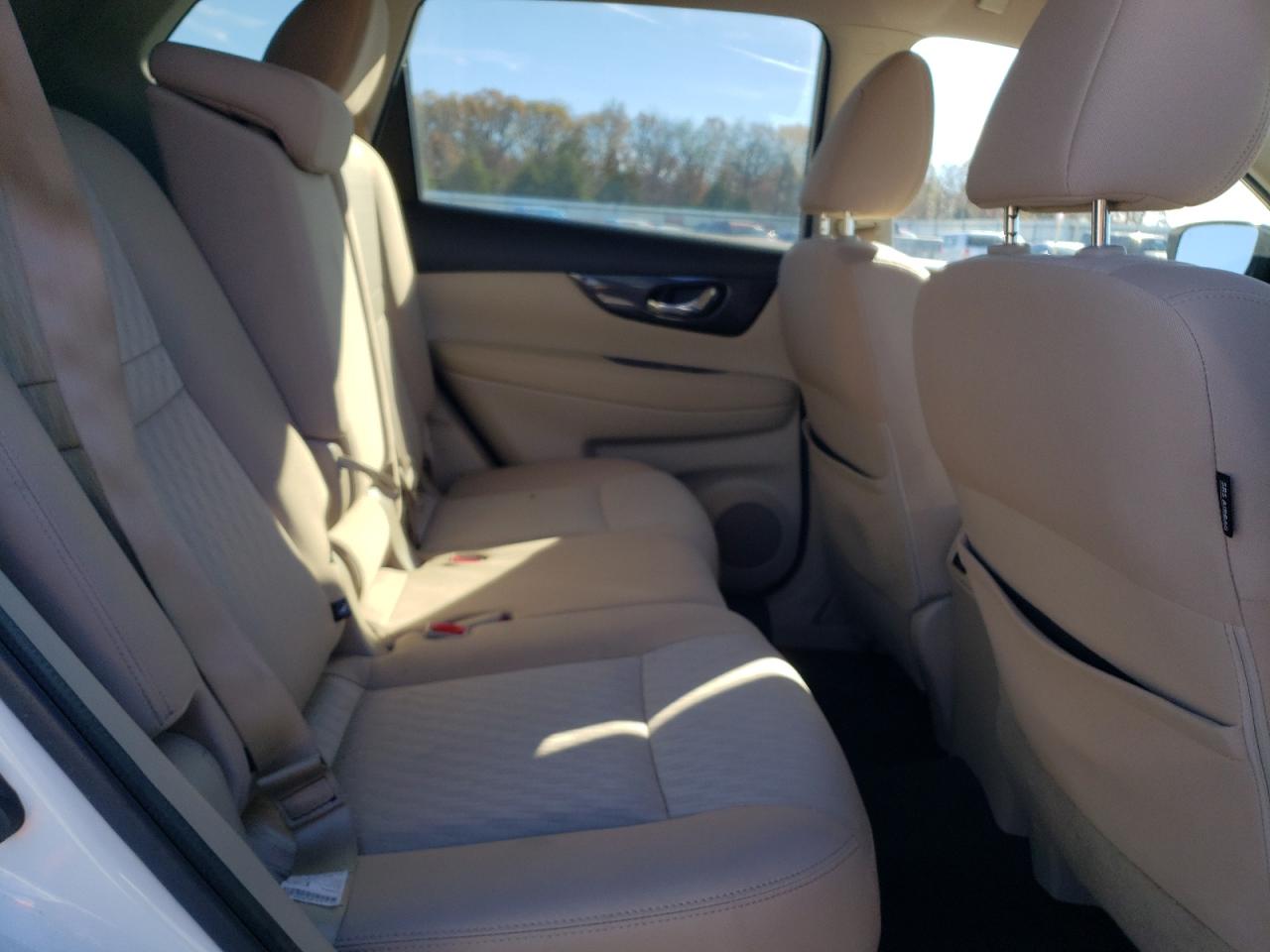 2017 Nissan Rogue - Image 11