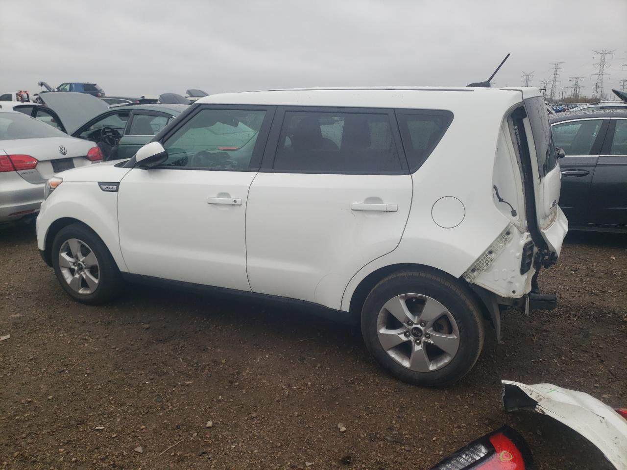 VIN KNDJN2A29J7563400 2018 KIA SOUL no.2