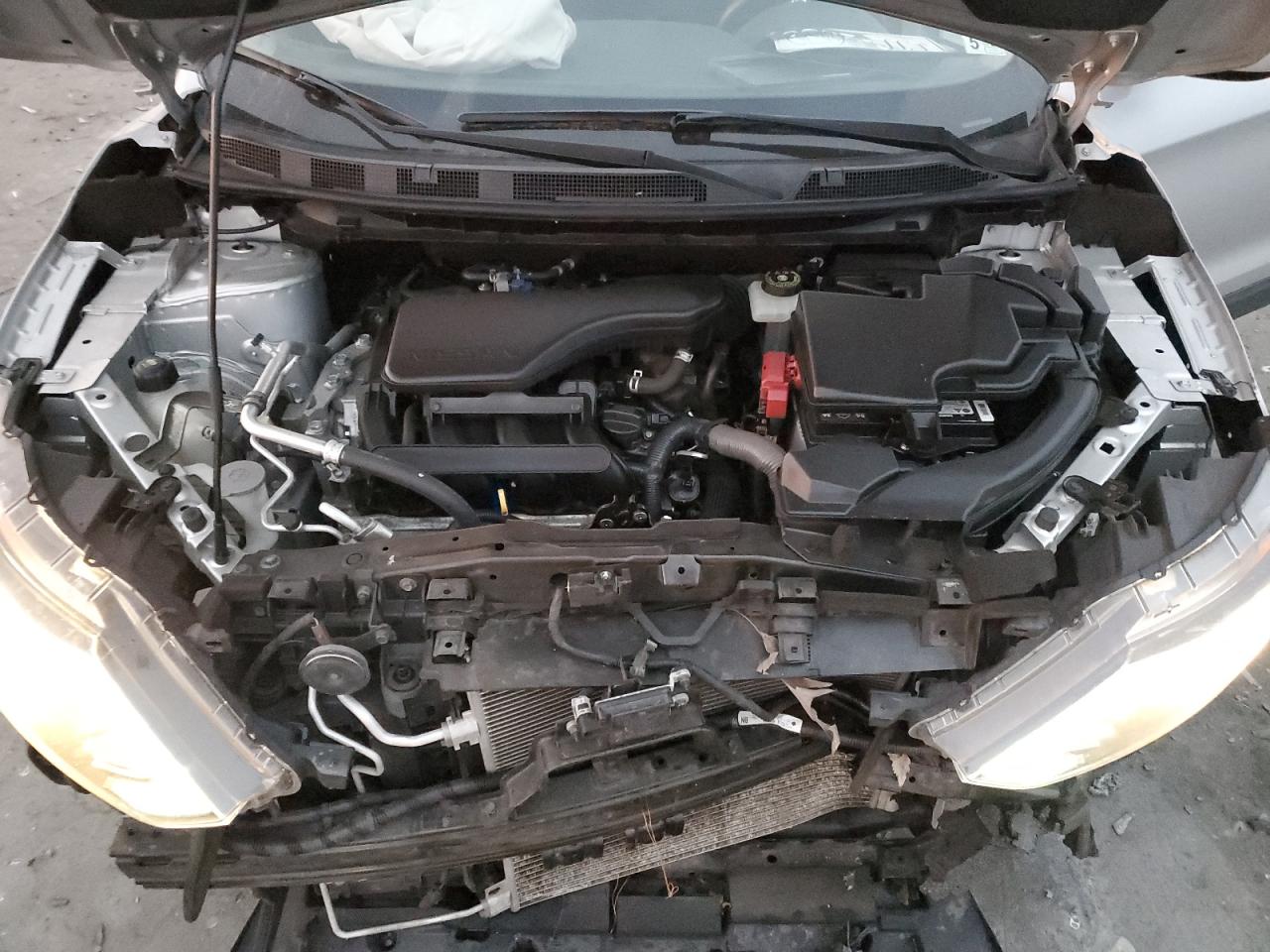 2018 Nissan Rogue - Image 13