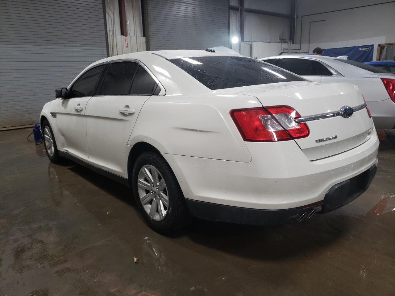 2010 Ford Taurus - Image 2
