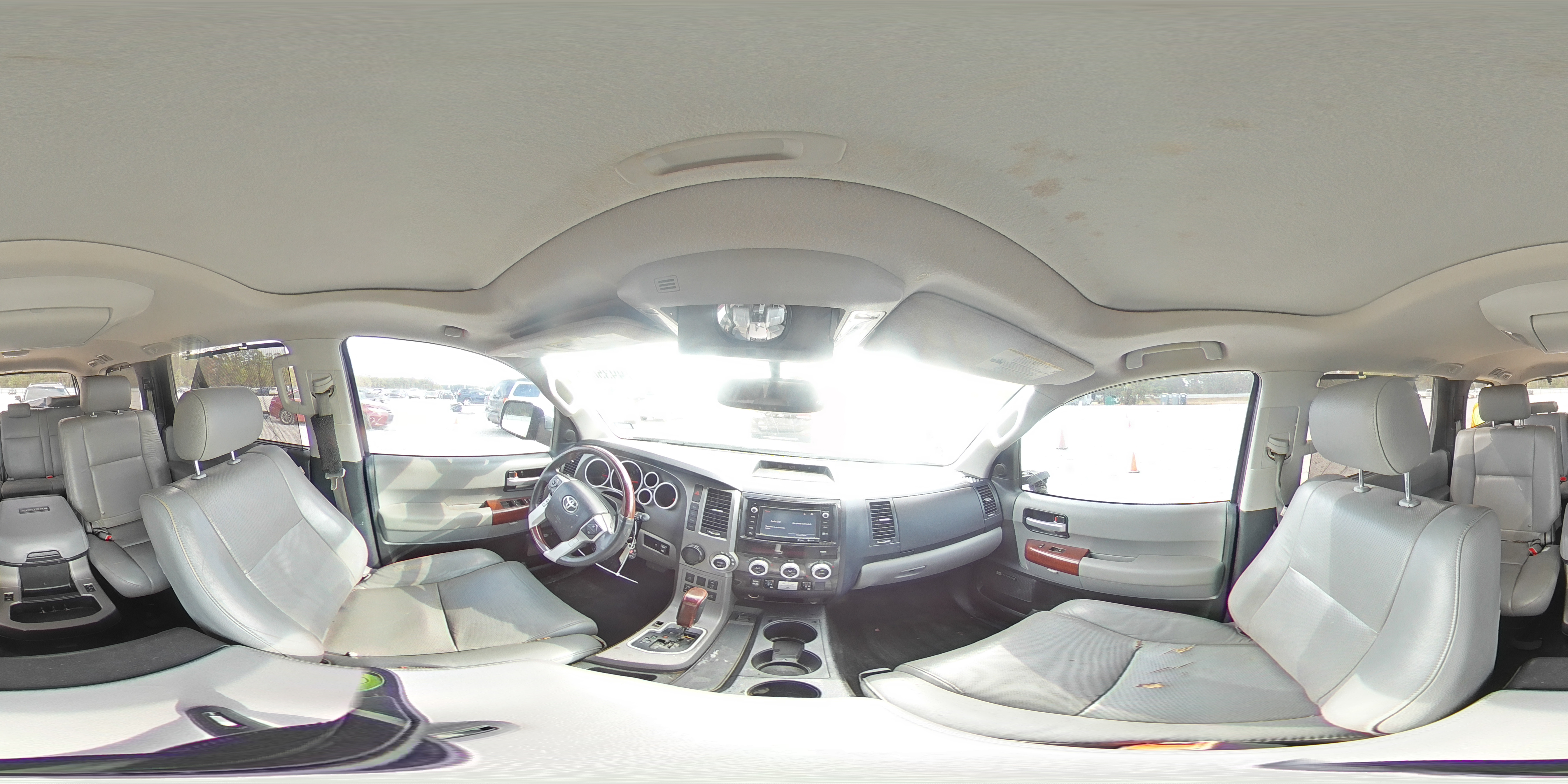 2014 Toyota Sequoia - Image 16
