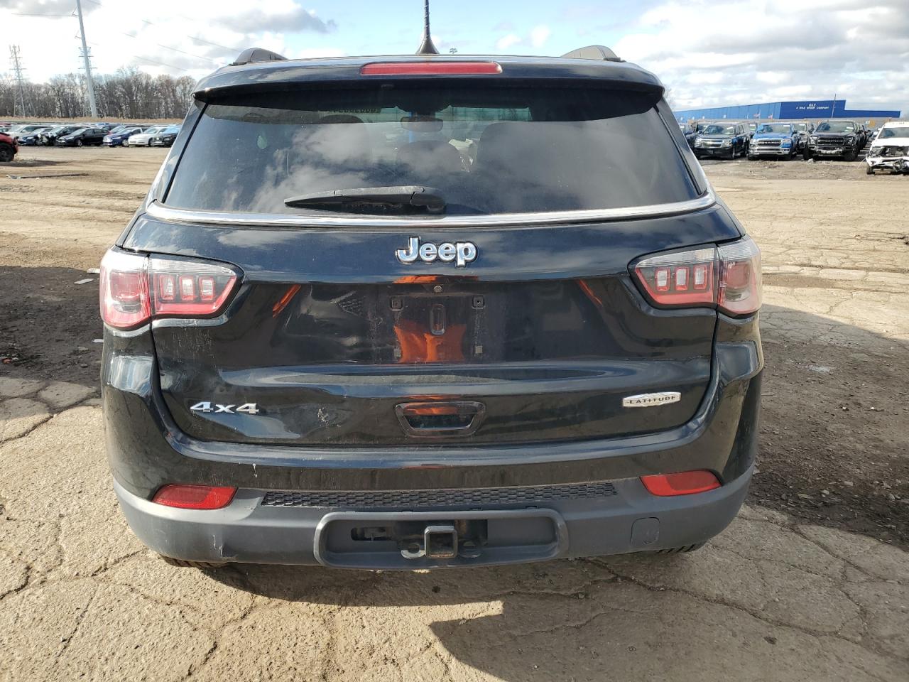 2018 Jeep Compass Latitude VIN: 3C4NJDBB3JT137883 Lot: 80090894