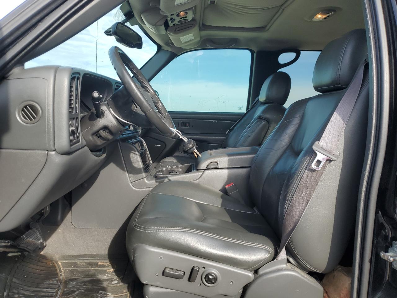 2004 Chevrolet Avalanche - Image 7