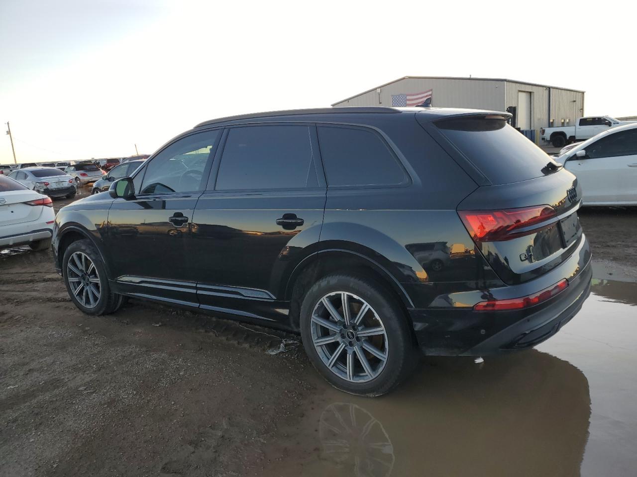 2023 Audi Q7 - Image 2