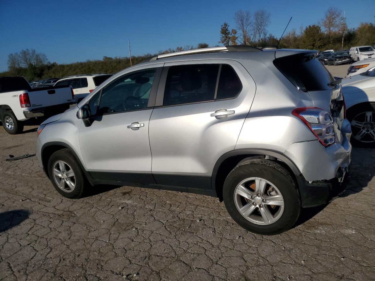 2022 Chevrolet Trax - Image 2
