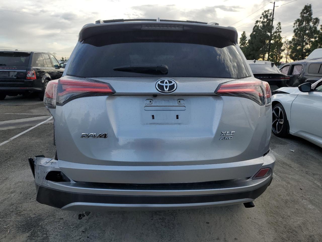 VIN 2T3RFREV1JW823192 2018 TOYOTA RAV4 no.6