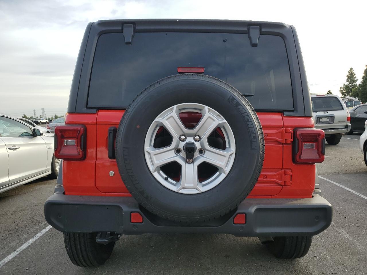 2018 Jeep Wrangler Unlimited Sport VIN: 1C4HJXDG0JW110593 Lot: 79504804