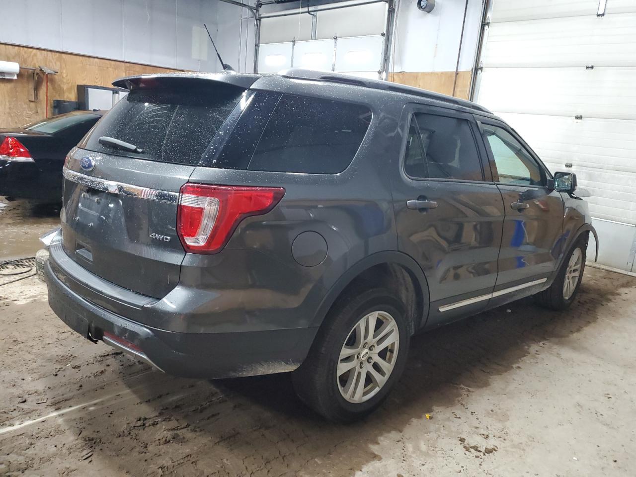 2019 Ford Explorer - Image 3