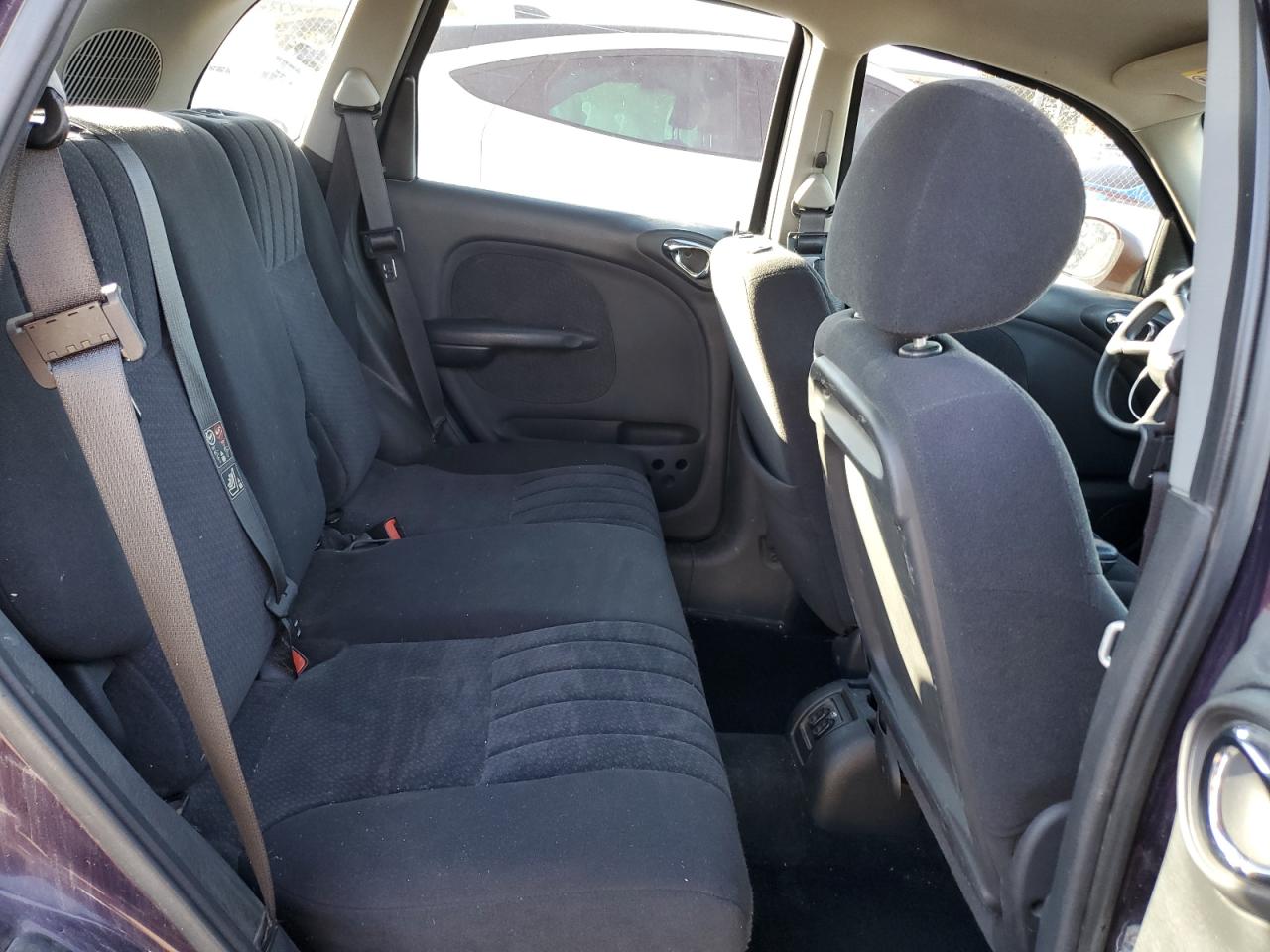 2004 Chrysler PT Cruiser - Image 10