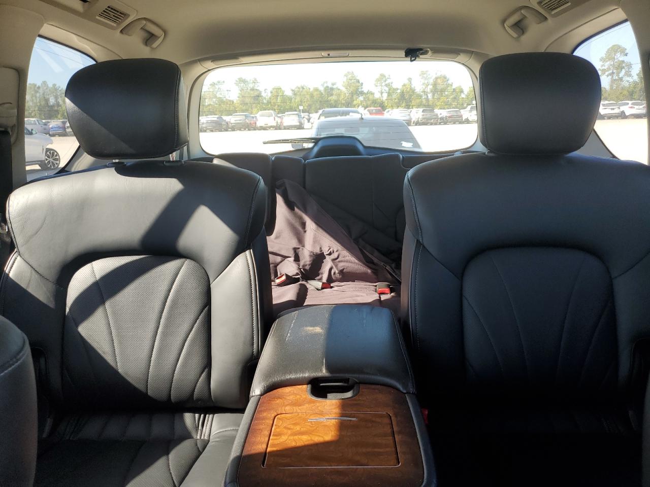 2015 Infiniti QX80 - Image 10