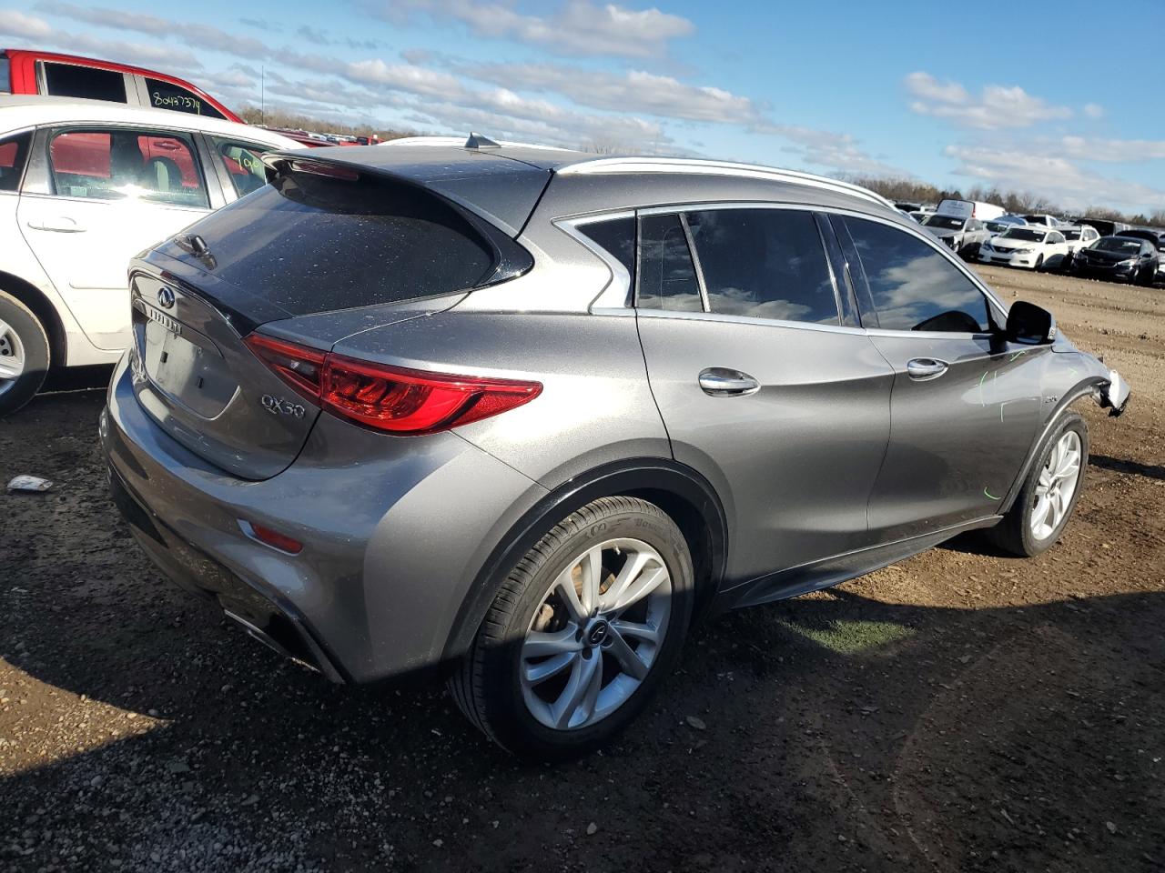 VIN SJKCH5CP9KA008569 2019 INFINITI QX30 no.3