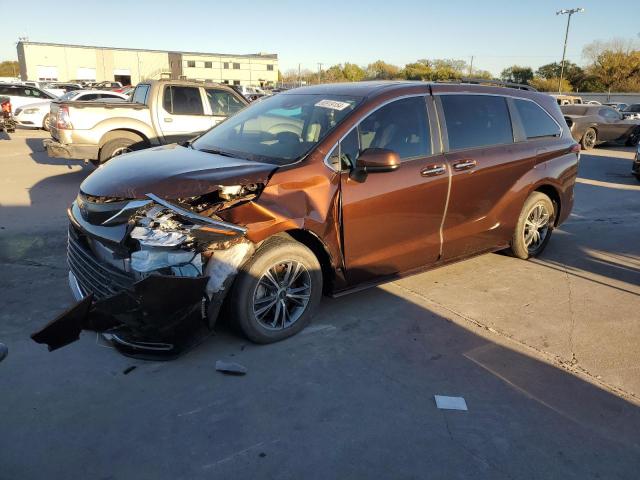 TOYOTA SIENNA XLE 2022