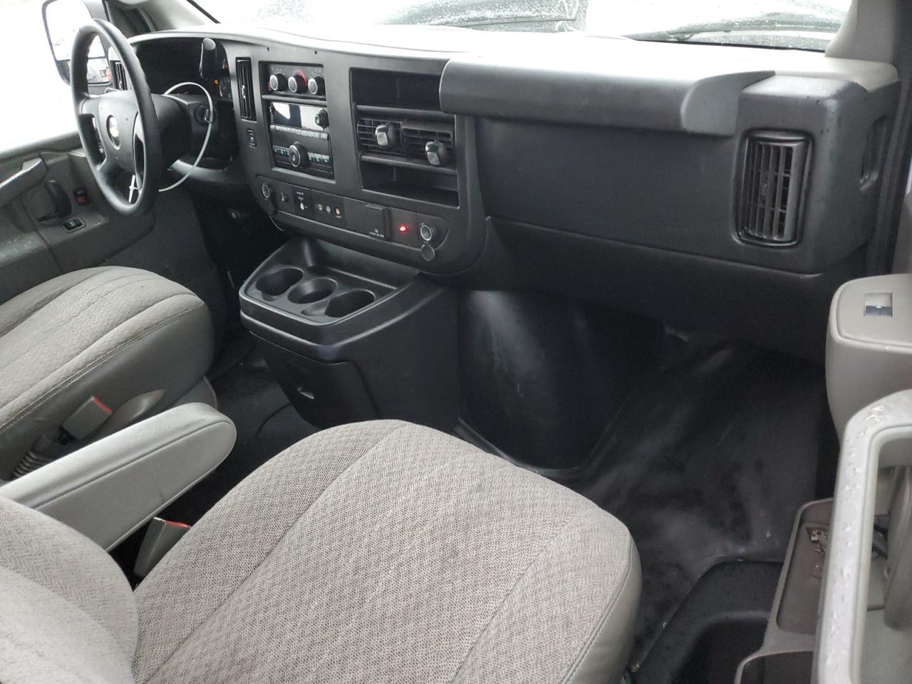 2018 Chevrolet Express G2500 VIN: 1GCWGAFG9J1165489 Lot: 82383924