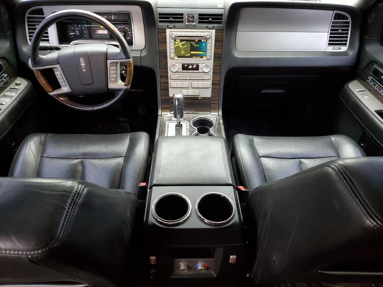 2010 Lincoln Navigator - Image 8
