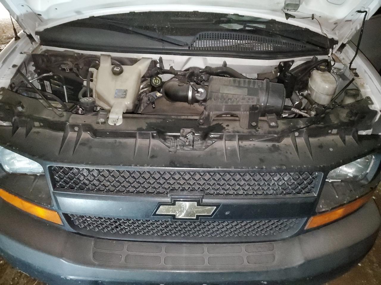 2011 Chevrolet Express - Image 12