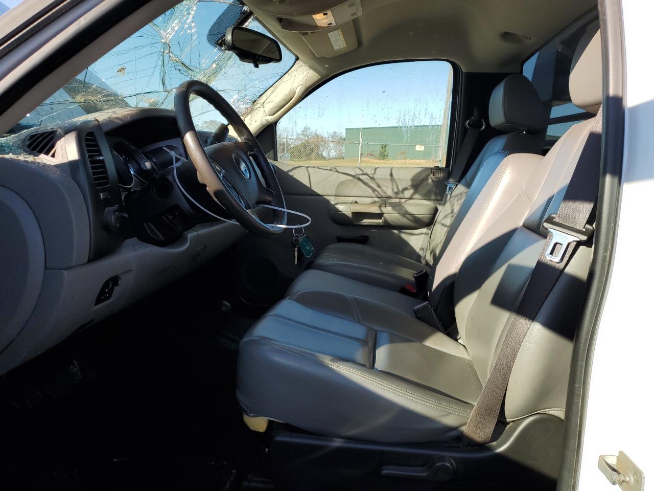 2007 Chevrolet Silverado - Image 7