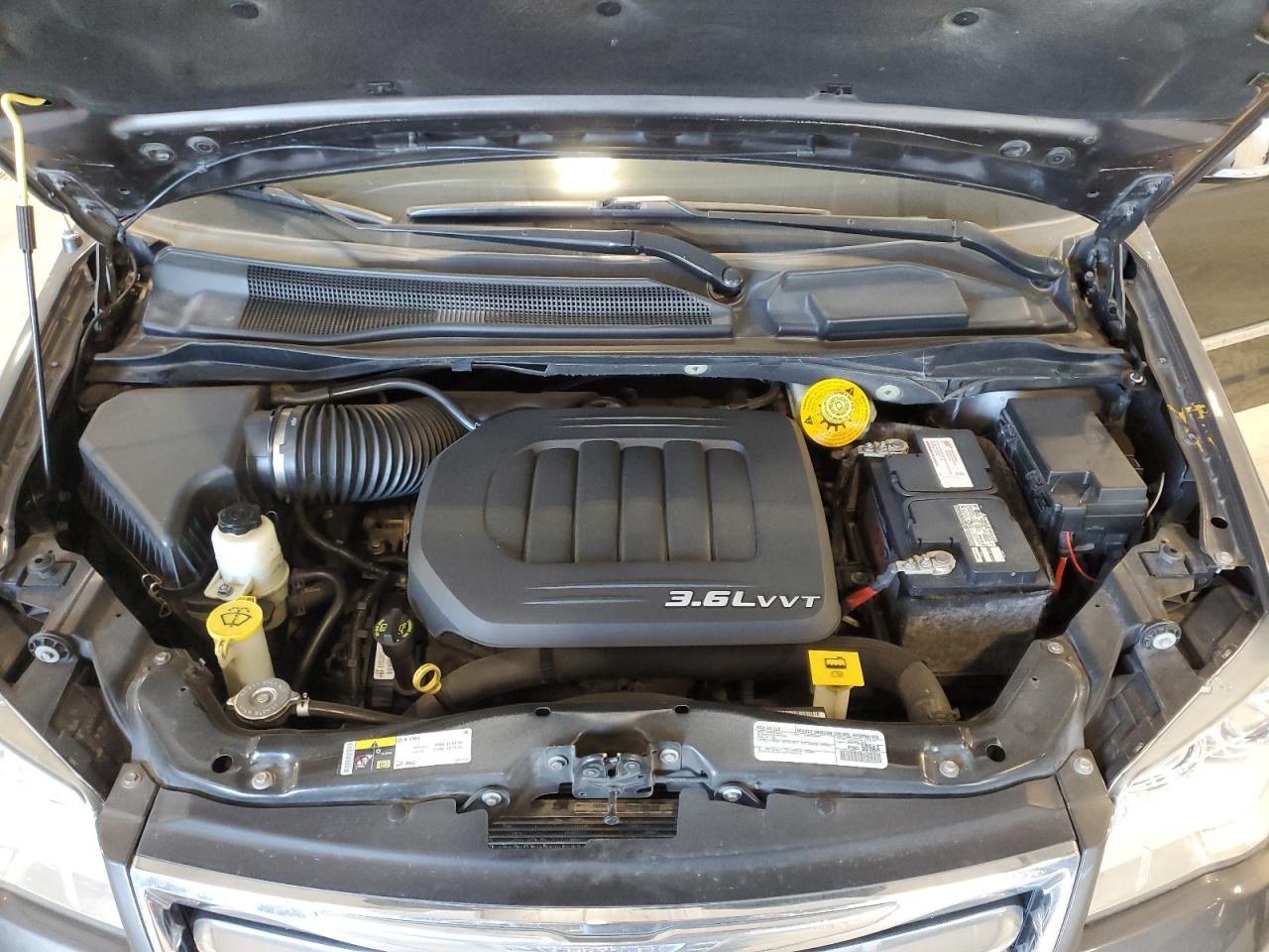 2016 Chrysler Town & Country - Image 13