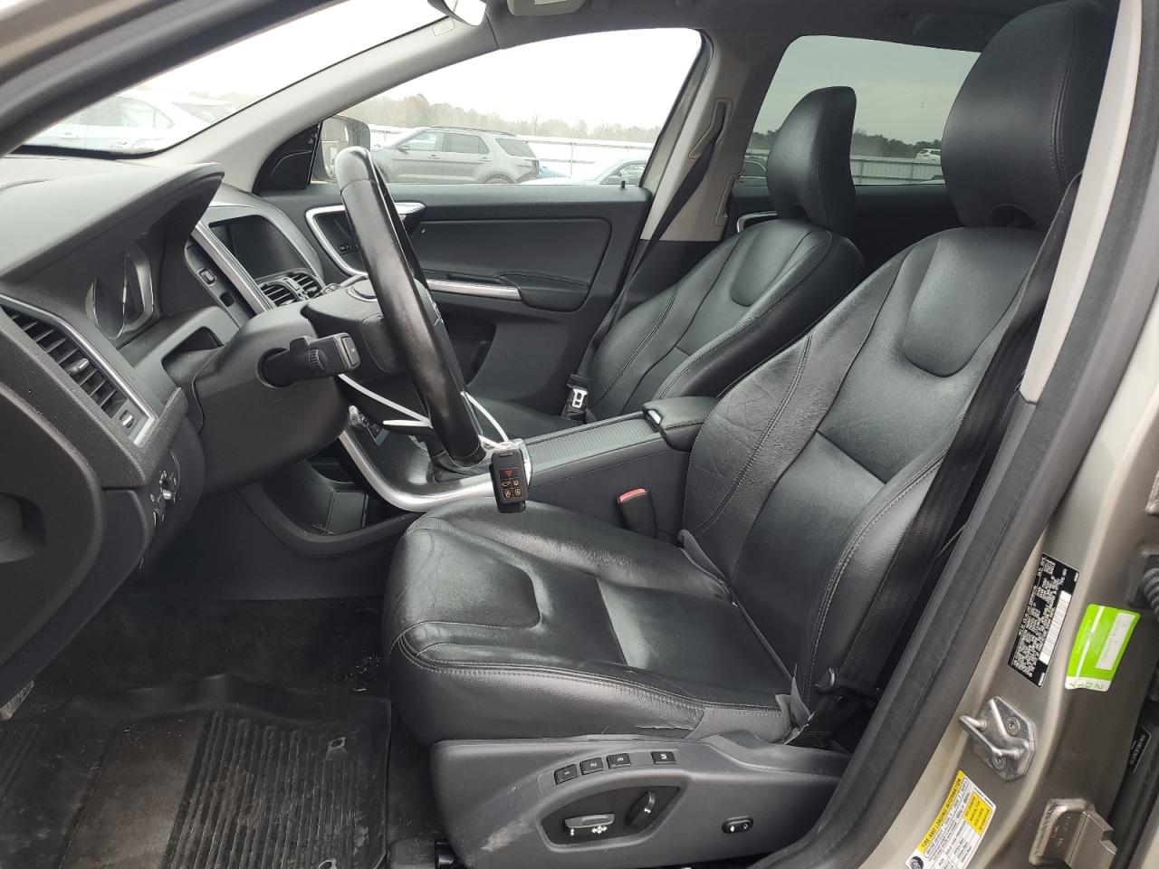 2016 Volvo XC60 - Image 7