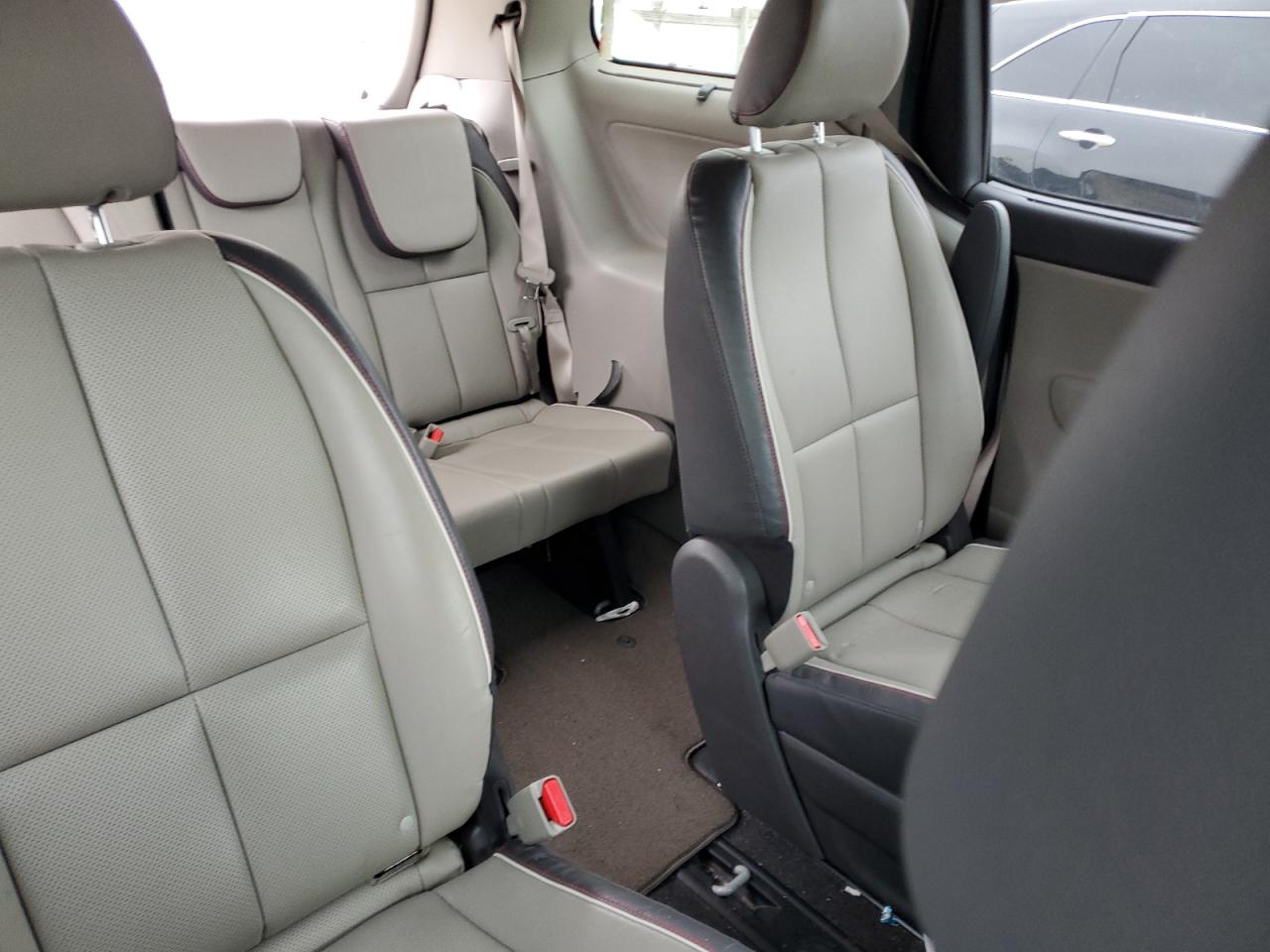 2018 Kia Sedona - Image 11