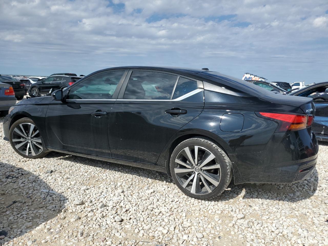 2020 Nissan Altima - Image 2