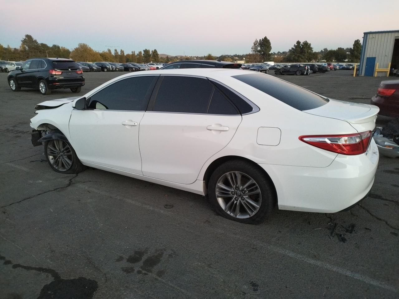 VIN 4T1BF1FK2GU147022 2016 TOYOTA CAMRY no.2