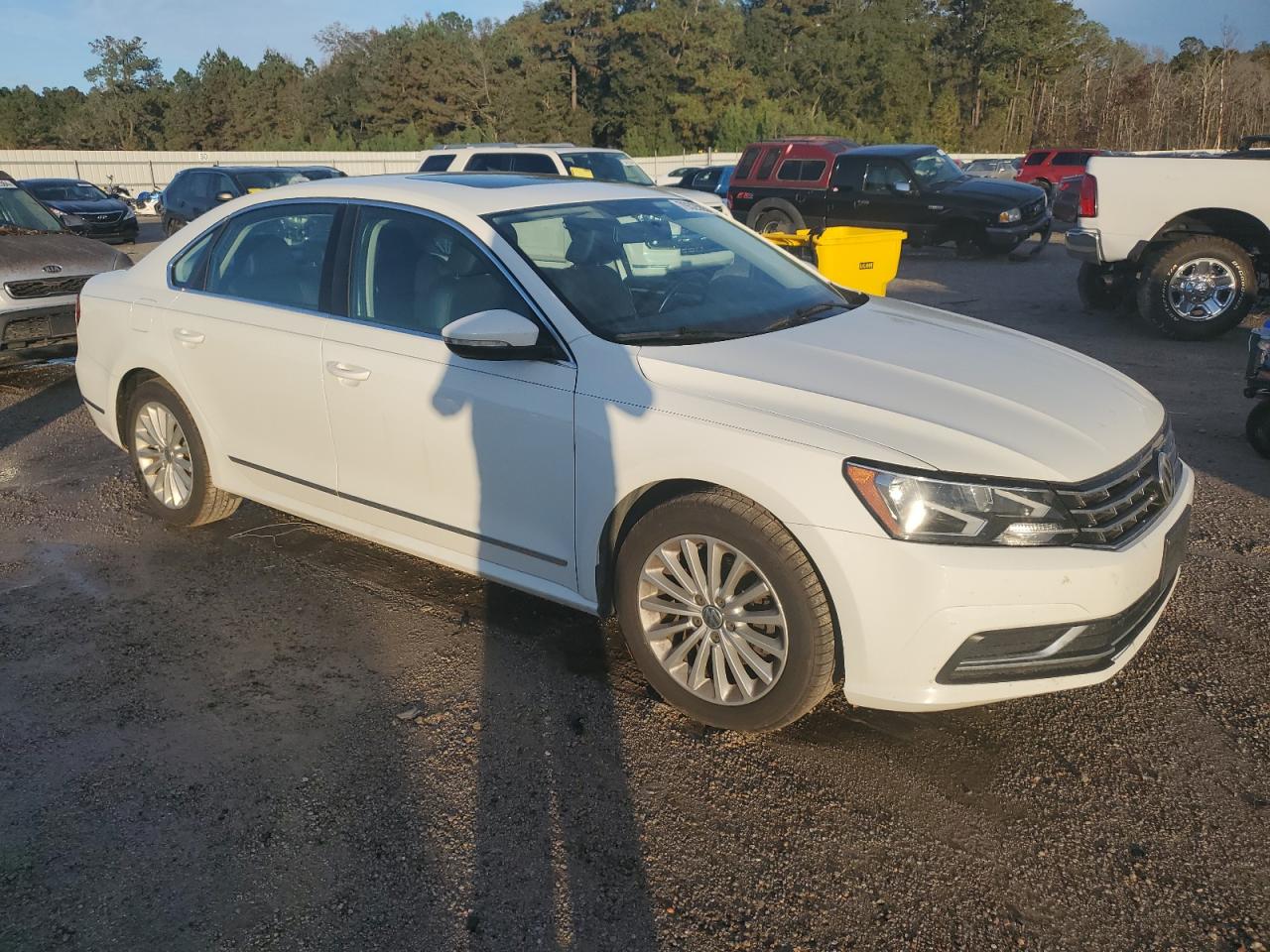 2017 Volkswagen Passat - Image 4