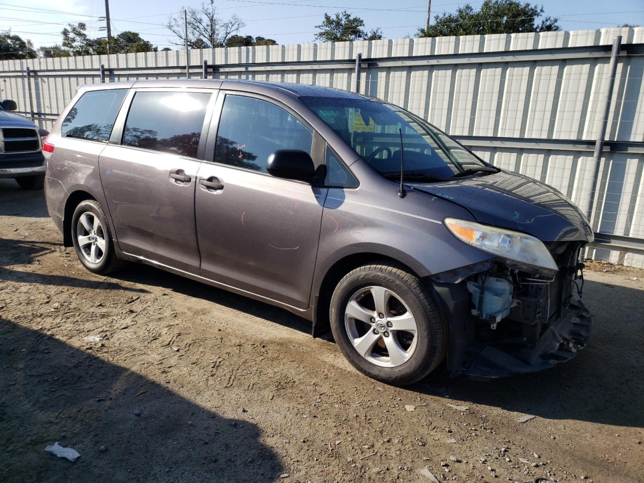 2014 Toyota Sienna - Image 4