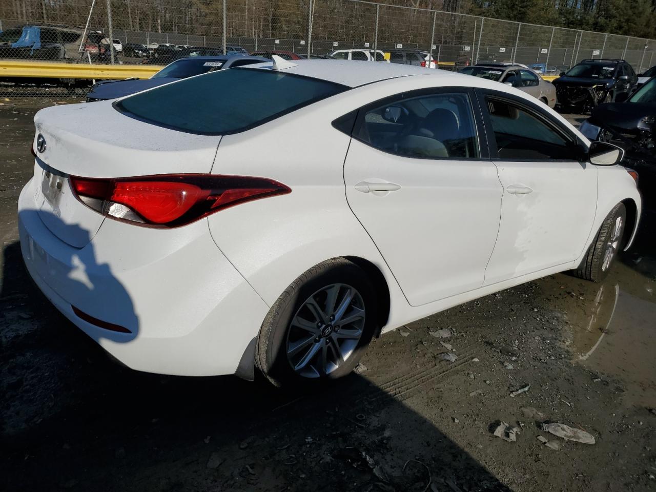 2014 Hyundai Elantra - Image 3