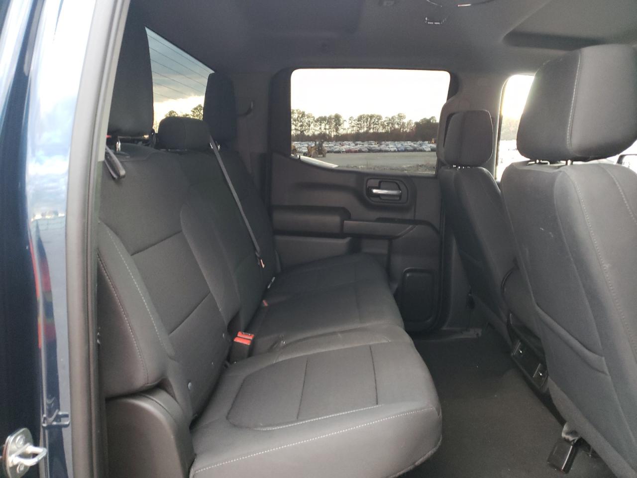 2022 Chevrolet Silverado - Image 10