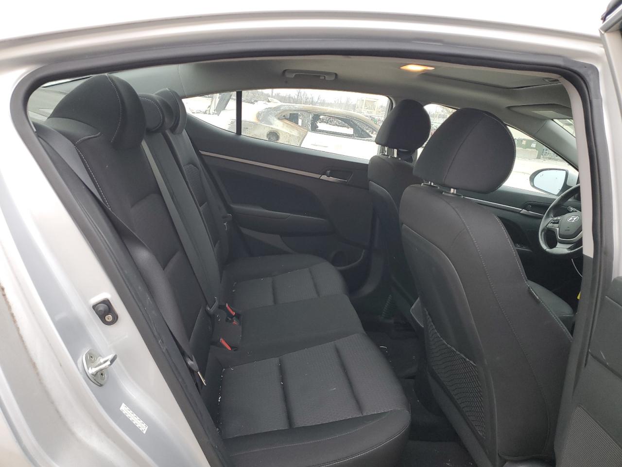 2017 Hyundai Elantra - Image 10