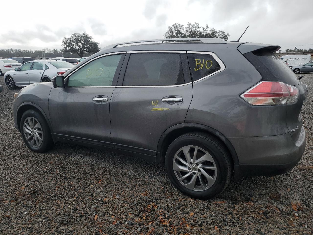 2015 Nissan Rogue - Image 2