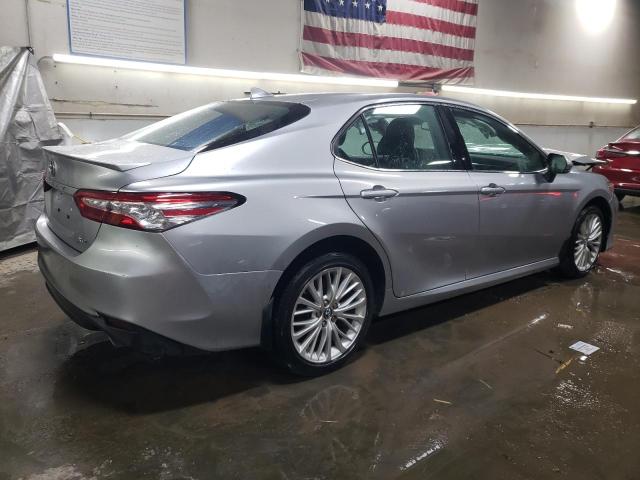  TOYOTA CAMRY 2019 Srebrny