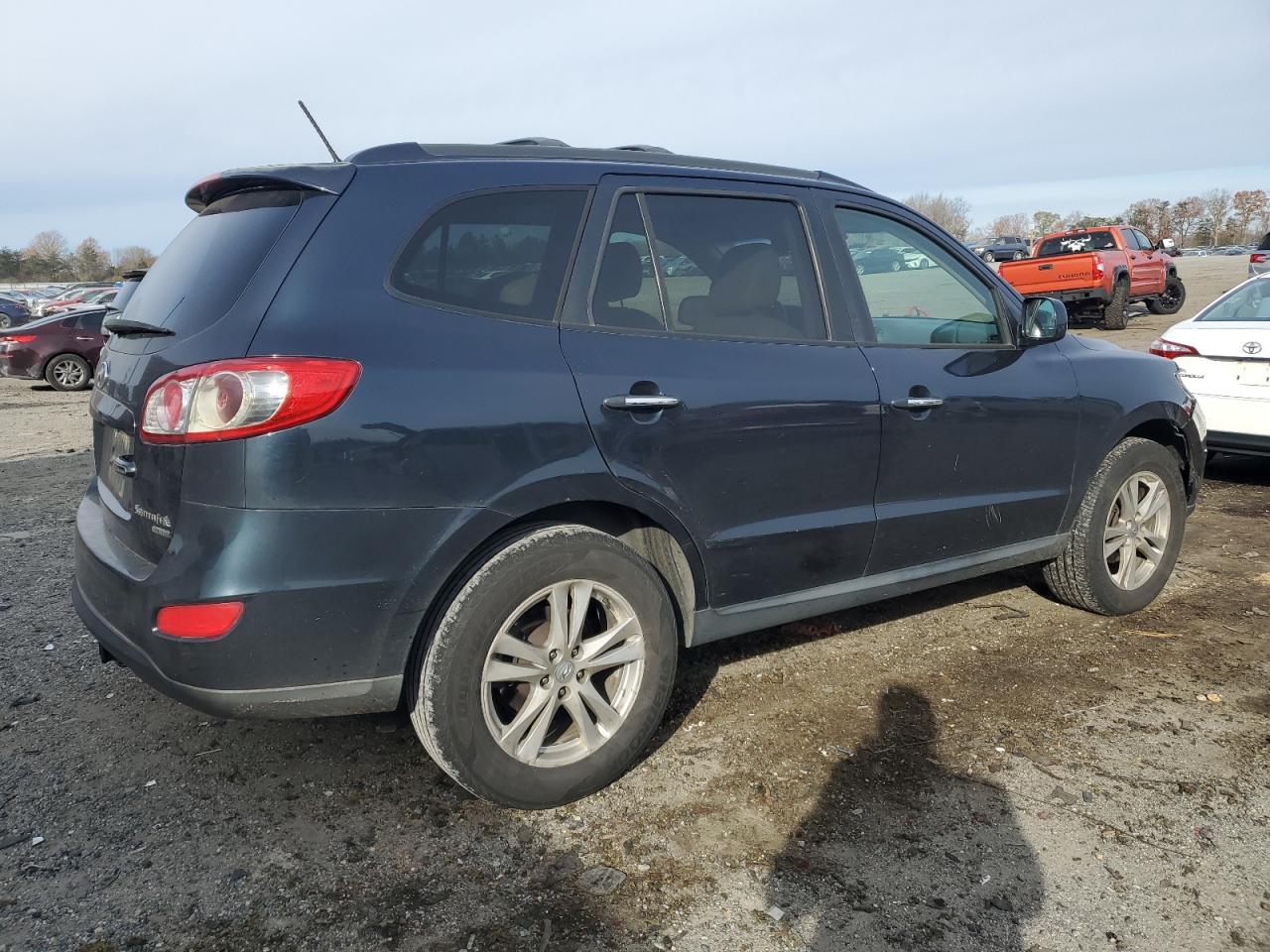 2011 Hyundai Santa Fe - Image 3