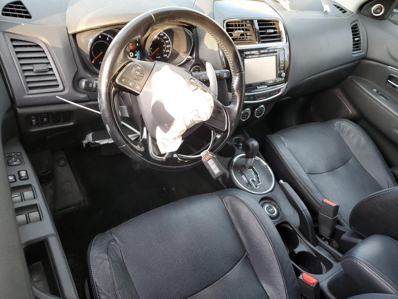 2016 Mitsubishi Outlander - Image 8