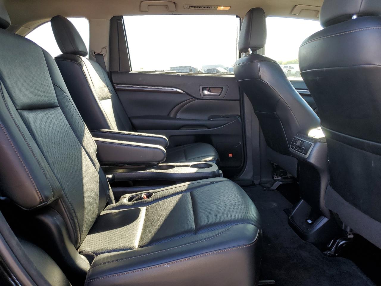2015 Toyota Highlander - Image 11