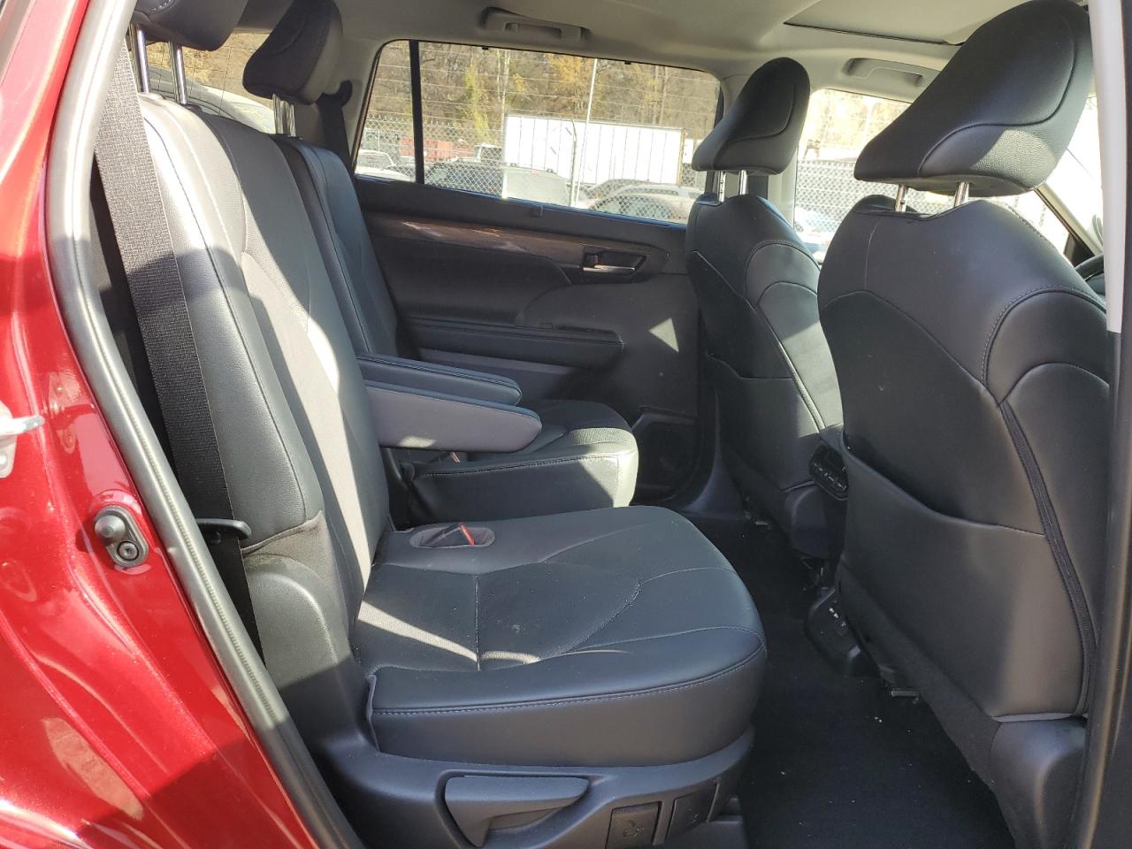 2020 Toyota Highlander - Image 11