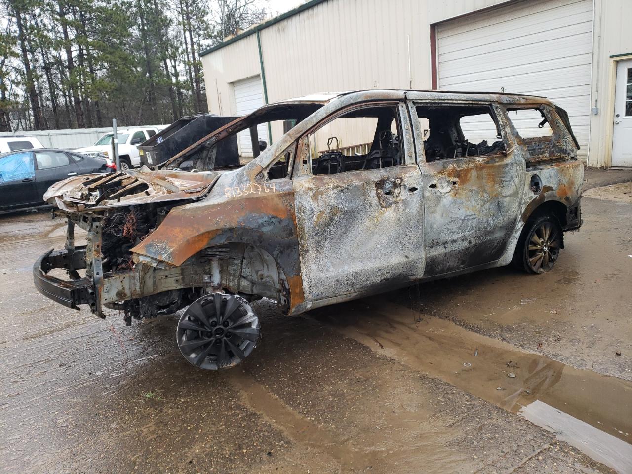 KNDMB5C15H6229098 2017 KIA SEDONA - Image 1