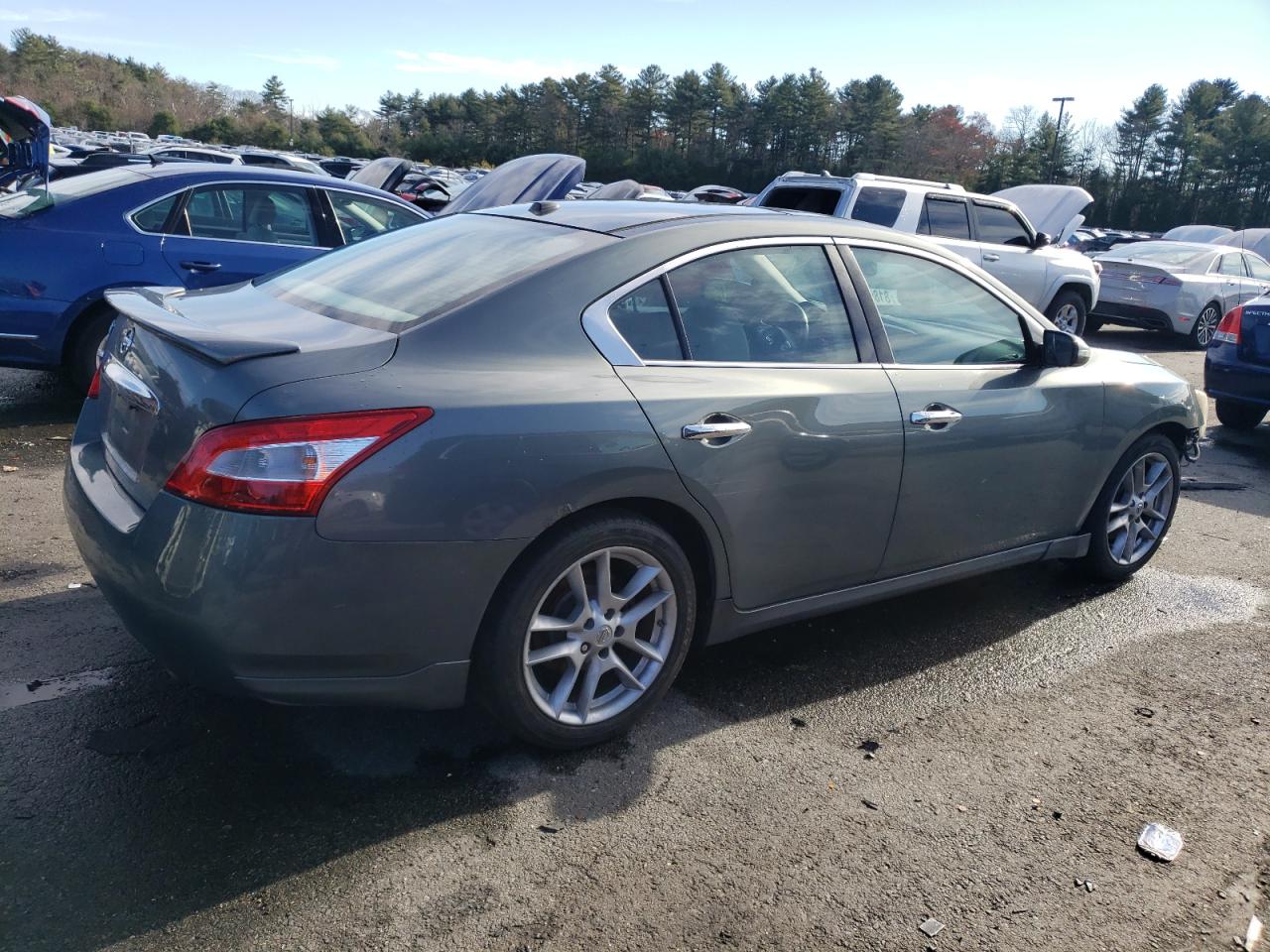 2010 Nissan Maxima - Image 3